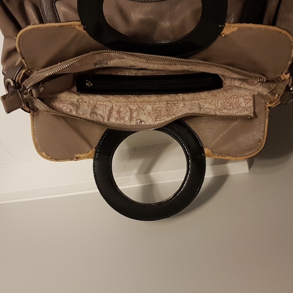 Guess Grey Satchel with black piping - Picture 5 of 5